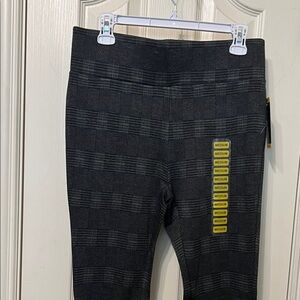 Tahari Women's Black Plaid Leggings